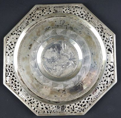 null CHINE ou INDOCHINE.

Paire de tasses et leurs sous-tasses en porcelaine et argent...