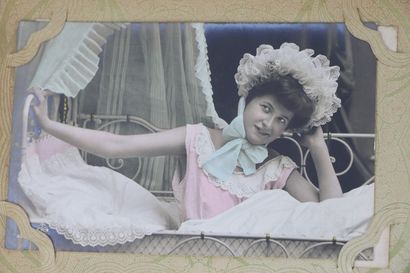 null Important album de cartes postales fantaisie, vers 1900