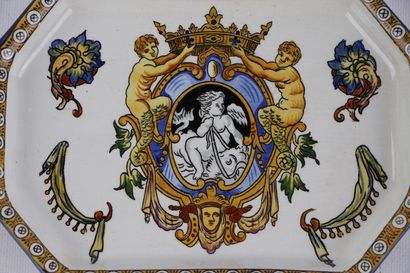 null GIEN.

Ensemble de trois objets en faïence à décor Renaissance sur fond blanc...