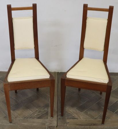 null Travail français des années 1940.

Paire de chaises en bois exotique, garniture...