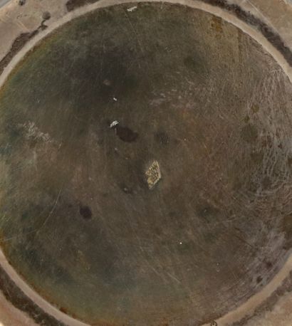null Timbale en argent à décor de frise Louis XVI et d'un chiffre.

H_7,5 cm.

70,71...
