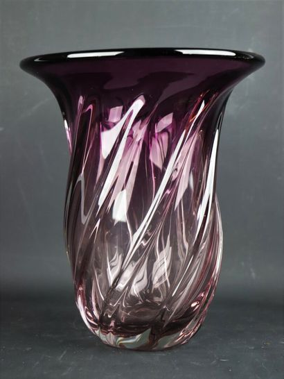 null VANNES.

Vase en cristal violet.

H_25,5 cm &.

MURANO.

Vide-poches en cristal...