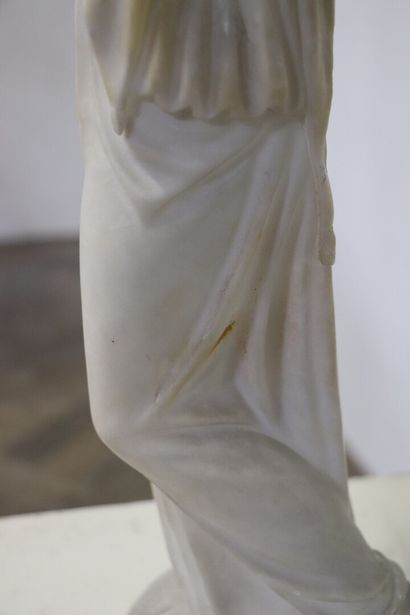 null Ecole italienne de la fin du XIXème siècle, VIROSI.

Vestale romaine.

Statue...
