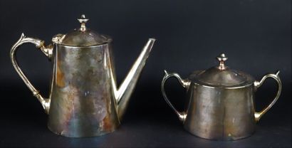 null Service à thé anglais en métal argenté comprenant une

théière et un sucrier.

H_16,5...