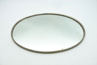null Surtout de table en métal argenté, à fond de miroir.

Style Louis XVI.

L_50,5...