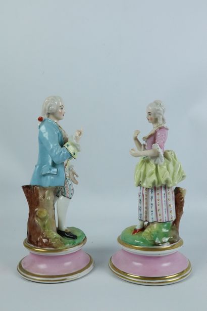 null PARIS.

Paire de statuettes en porcelaine, formant porte-bouquet.

Epoque Napoléon...