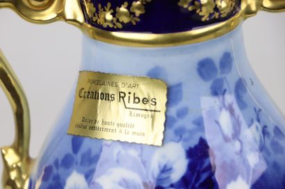 null KAISER Porcelan & LIMOGES, créations Ribes.

Vase et vase couvert en porcelaine.

H_20...