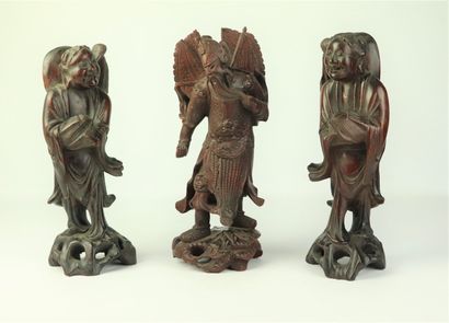 null CHINE.

Ensemble de trois statues en bois exotique sculpté, dont une incrustée...