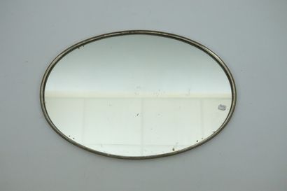 null Surtout de table en métal argenté, à fond de miroir.

Style Louis XVI.

L_50,5...