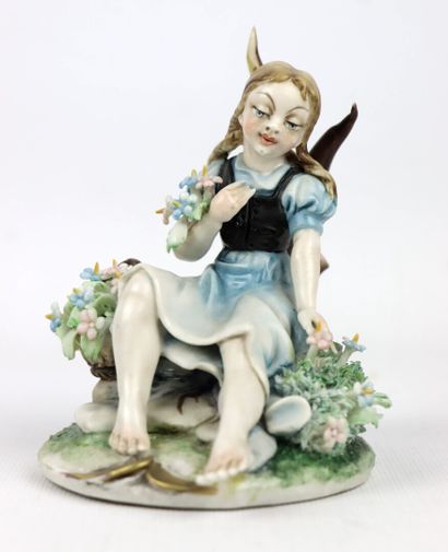 null CAPODIMONTE.

Statuette en porcelaine figurant un personnage de conte de fée.

H_12,5...