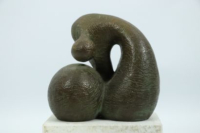 null Georges HANSKENS (né en 1959).

Maternité.

Bronze, sur un socle en marbre.

H_21...