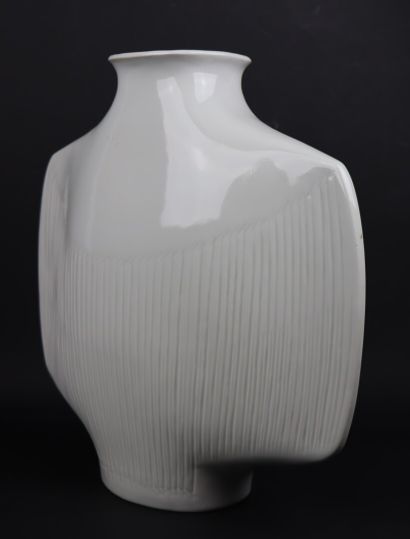null VIREBENT (Manufacture de), le modèle d Yves MOHY (1925-2004).

Raie.

Vase en...