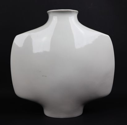 null VIREBENT (Manufacture de), le modèle d Yves MOHY (1925-2004).

Raie.

Vase en...
