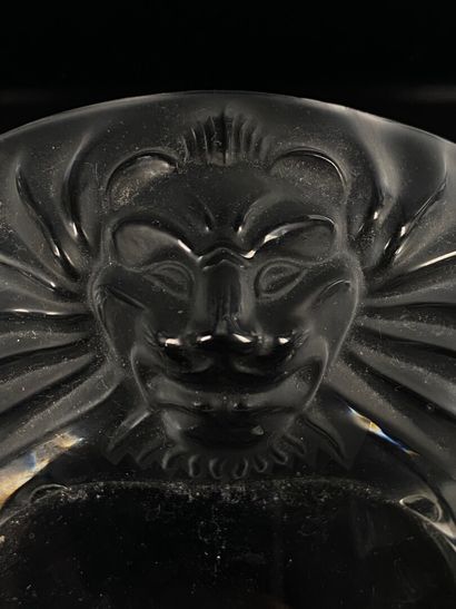 null LALIQUE France, le modèle de Marc LALIQUE.

Vide-poches en cristal partiellement...