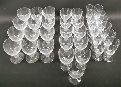 null LALIQUE France, modèle Langeais.

 Service de verres en cristal comprenant :...