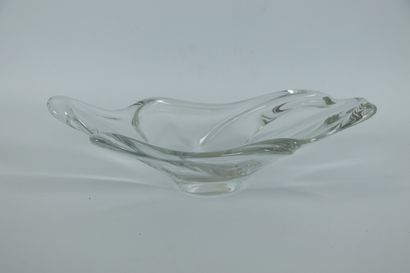 null DAUM, années 1950-60.

Deux coupes en cristal, de forme libre.

H_9.8 cm L_35.1...