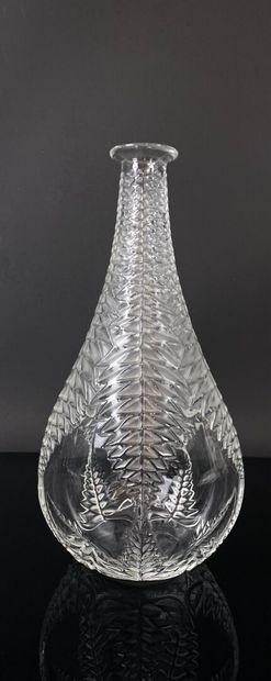 null LALIQUE France. 

Carafe en cristal à décor de fougères.

H_ 36.7 cm