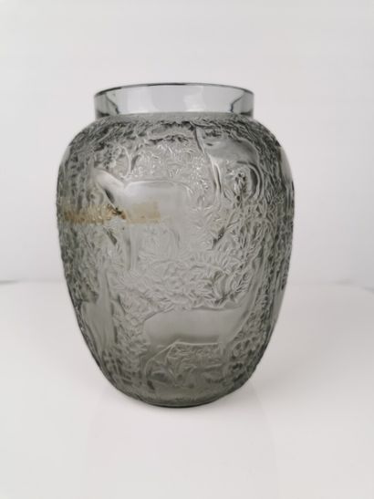 null LALIQUE France. 

Vase modèle "Biches" en verre noir soufflé-moulé.

Le modèle...