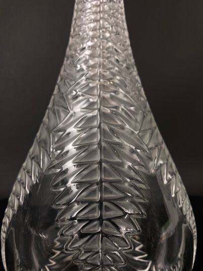 null LALIQUE France. 

Carafe en cristal à décor de fougères.

H_ 36.7 cm
