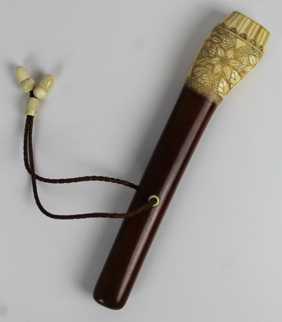 null JAPON.

Nécessaire d'ombrelle comprenant un manche en bois exotique et ivoire...