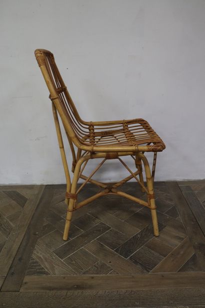 null Travail français des années 1960.

Bureau en rotin et bambou, et sa chaise.

H_75...
