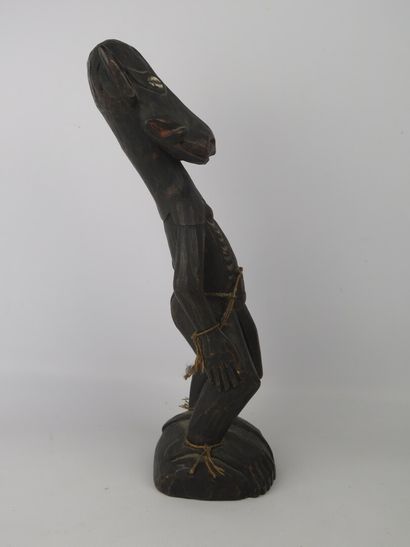 null Statuette zoomorphe en bois tendre sculpté, à l'effigie d'un phacochère.

Travail...