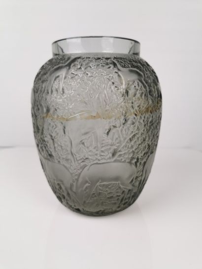 null LALIQUE France. 

Vase modèle "Biches" en verre noir soufflé-moulé.

Le modèle...