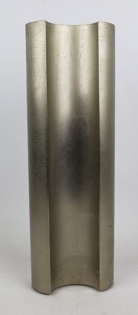 null Ensemble de trois vases modulables en métal brossé.

Travail des années 1960-1970.

H_30...