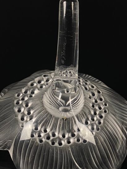 null LALIQUE France. 

Fleur.

H_ 8.8 cm