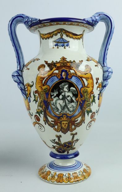 null GIEN. 

Paire de vases en faïence polychrome à décor Renaissance sur fond blanc....