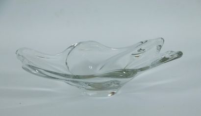 null DAUM, années 1950-60.

Deux coupes en cristal, de forme libre.

H_9.8 cm L_35.1...