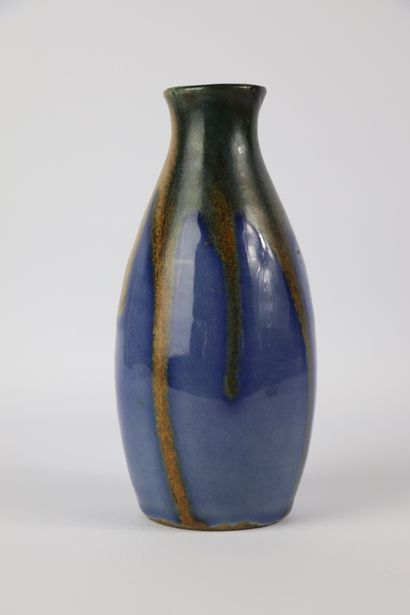 null Léon POINTU (1879-1942).

Vase ovoïde à col évasé en grès, à coulures marron...