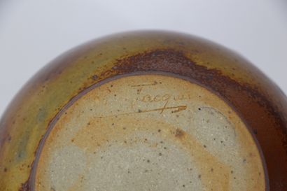 null Roger JACQUES (1920-2001).

Vase cylindrique à col rehaussé émaillé brun

Signé...