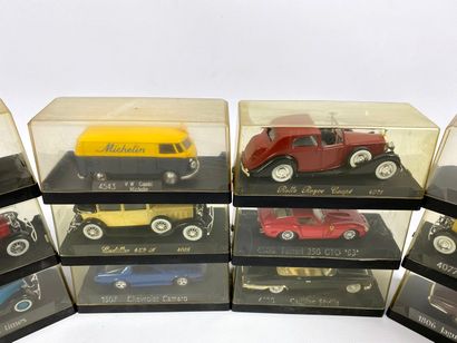  SOLIDO. 
Lot de 12 véhicules miniatures 1/43e. 
Boîtes d'origine ; dont CHEVROLET...