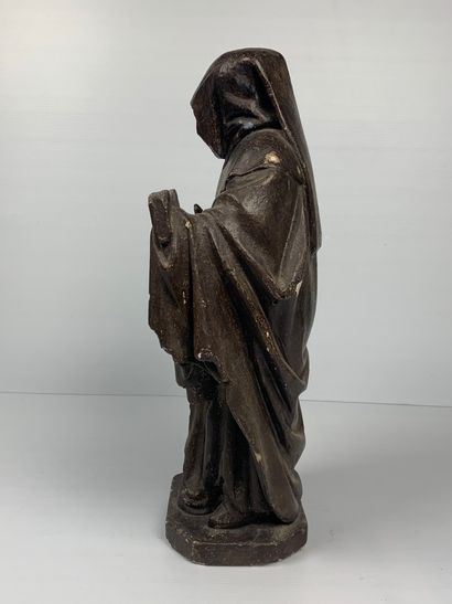 null Sculpture en plâtre patiné figurant un moine vétu de sa robe de bure et portant...