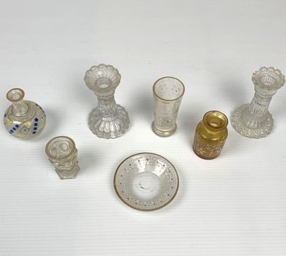 null Ensemble de sept petites verreries comprenant : chandeliers, verres, coupes...