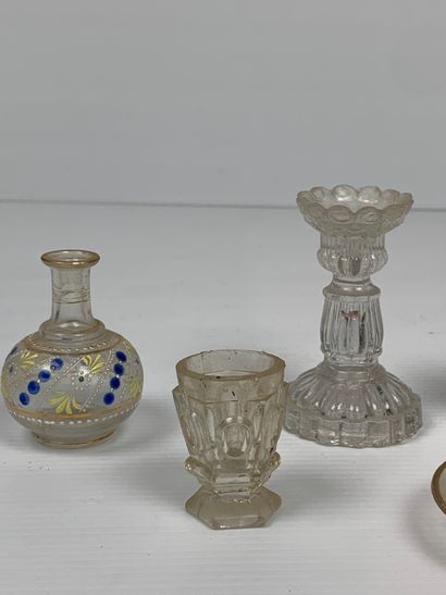 null Ensemble de sept petites verreries comprenant : chandeliers, verres, coupes...