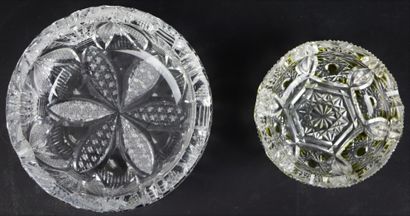 null Quatre coupes et deux cendriers en cristal taillé.

D_11,5 cm à 21,5 cm