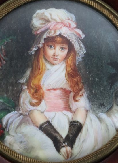 null Ecole française des années 1920-30.

Petite fille au fichu.

Miniature sur ivoire

D_7,5...
