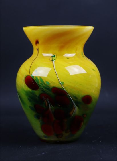null LA ROCHERE.

Vase en cristal de couleurs à décor abstrait.

H_16 cm.

On y joint...