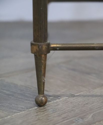 null Dans le goût de la maison Jansen.

Table d'appoint en laiton, métal doré et...