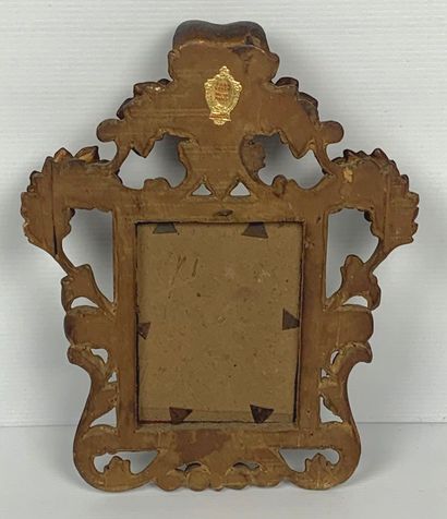 null ITALIE.

Miroir en bois doré, à décor rocaille.

Fin du XIXème ou début du XXème...