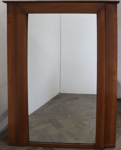 null Miroir de trumeau en merisier.

XIXème siècle.

H_135.5 cm L_105.5 cm