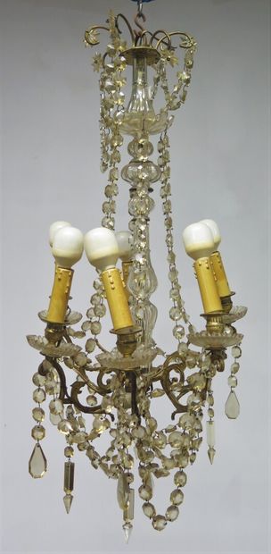 null Lustre à six lumières en bronze doré et pampilles de cristal.

Style XVIIIème...