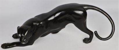 null Panthère.

Importante sculpture en bronze à patine brun sombre.

H_25 cm L_66...