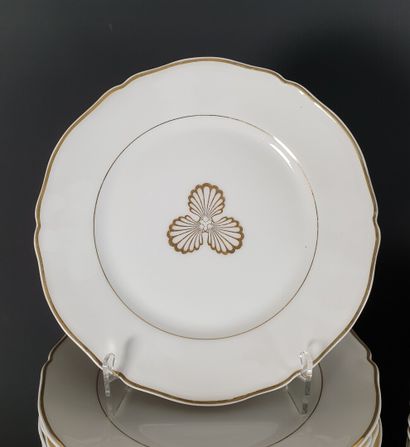 null CHRISTOFLE Edition, & Limoges.

Service en porcelaine blanche et rehauts d'or...