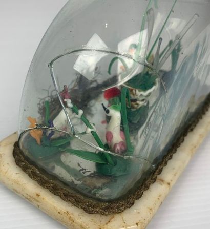 null Diorama en verre filé de Nevers figurant des volatiles et des plantes, sur un...
