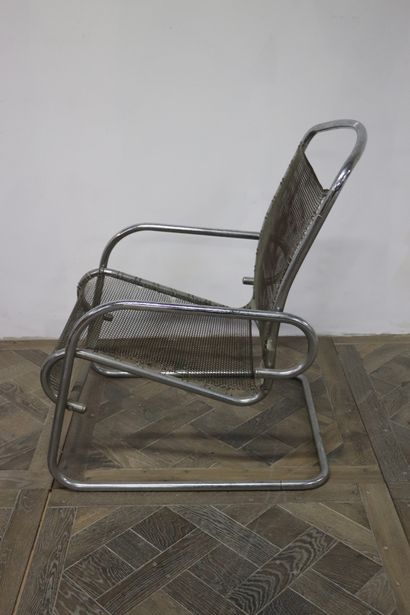 null Travail moderniste

Paire de fauteuils.

Tube d'acier chromé et assise en maille...