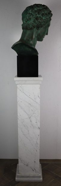 null D'après l'Antique.

Hermès de Praxitèle, présenté sur une gaine de marbre blanc...