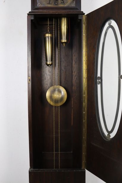 null Travail allemand des années 1920

Horloge de parquet en chêne.

H_198 cm L_40.5...